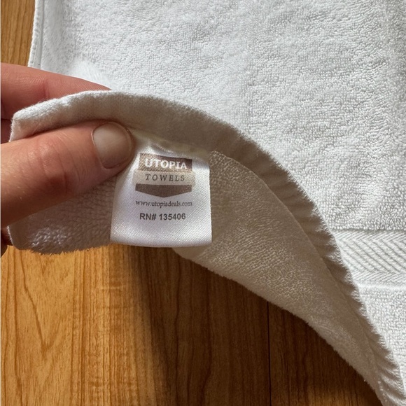 5 Utopia White Bath Towels - Picture 5 of 6
